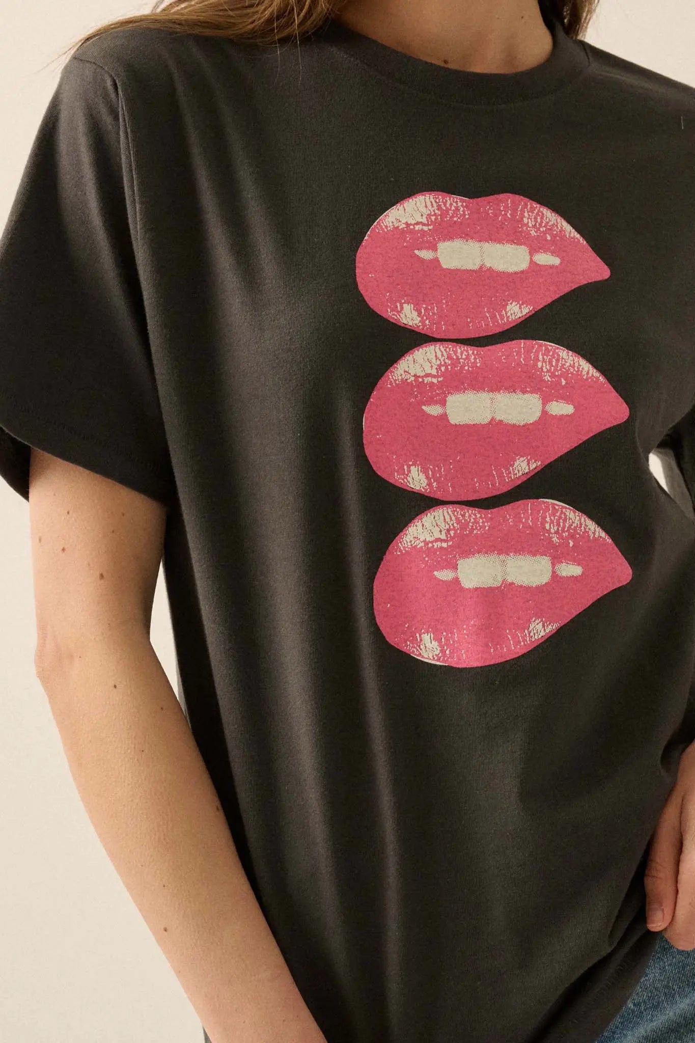 Lip Bite Vintage-Print Garment-Dyed Graphic Tee